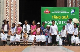Tập đoàn Hương Sen trao quà ngày tựu trường tại Nam Định